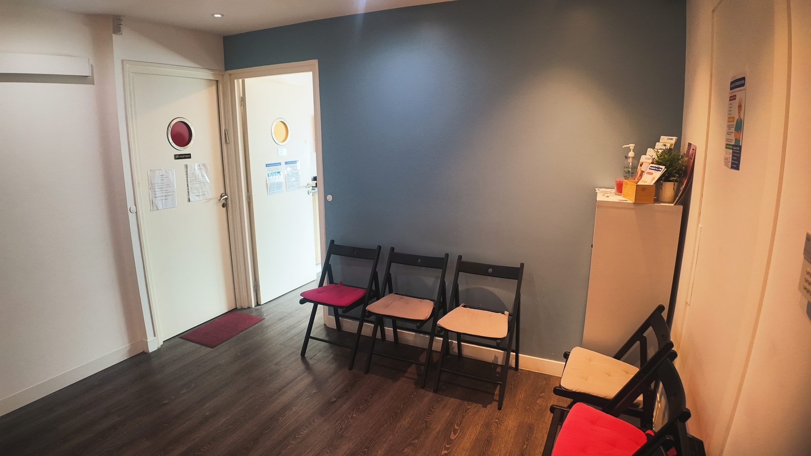 Salle d'attente du cabinet de chiropraxie